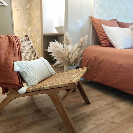 La Douce Halte - Gites Avec Spa Ou Sauna Saint-Ouen-Des-Toits Ngoại thất bức ảnh