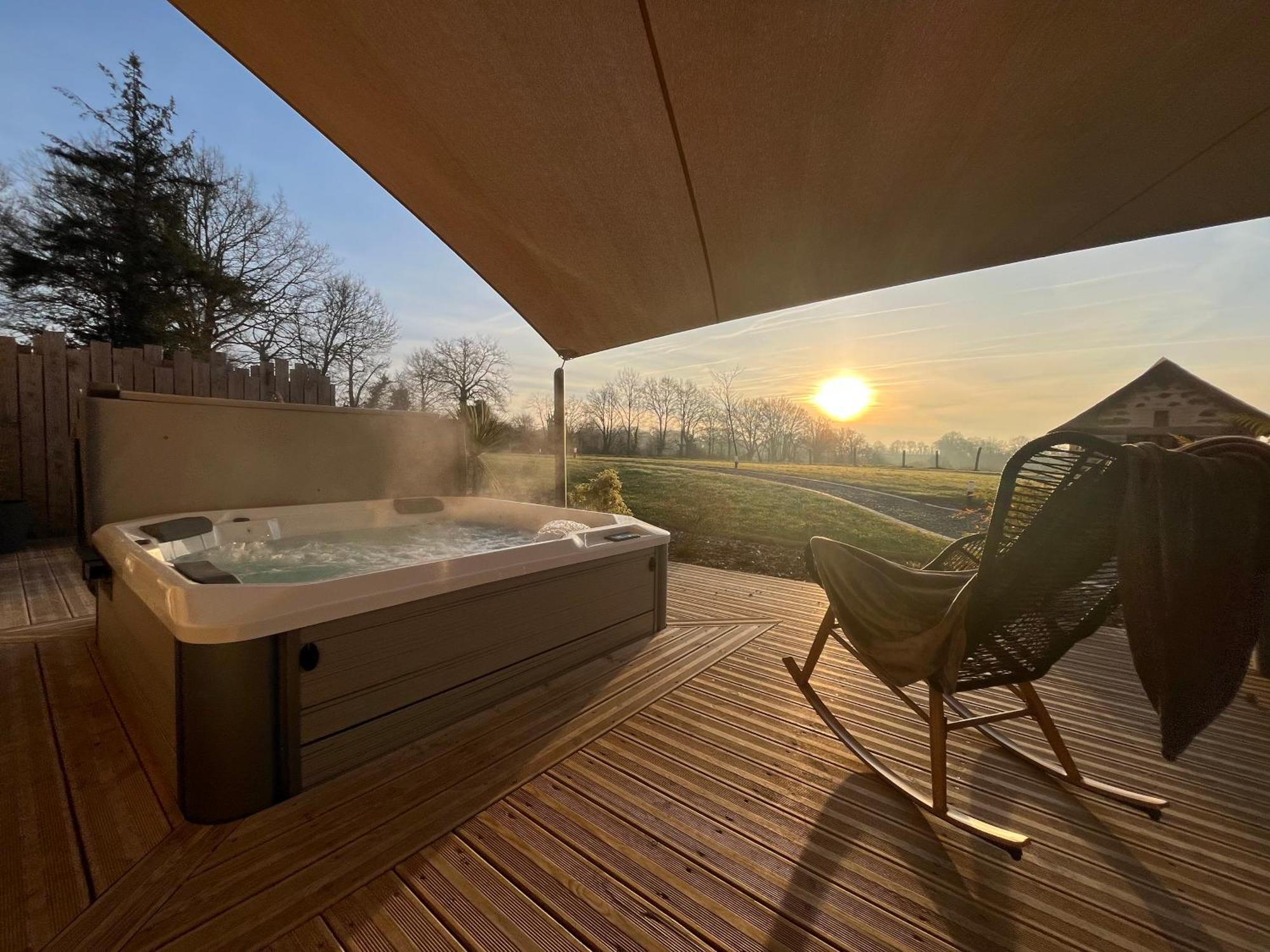 La Douce Halte - Gites Avec Spa Ou Sauna Saint-Ouen-Des-Toits Ngoại thất bức ảnh