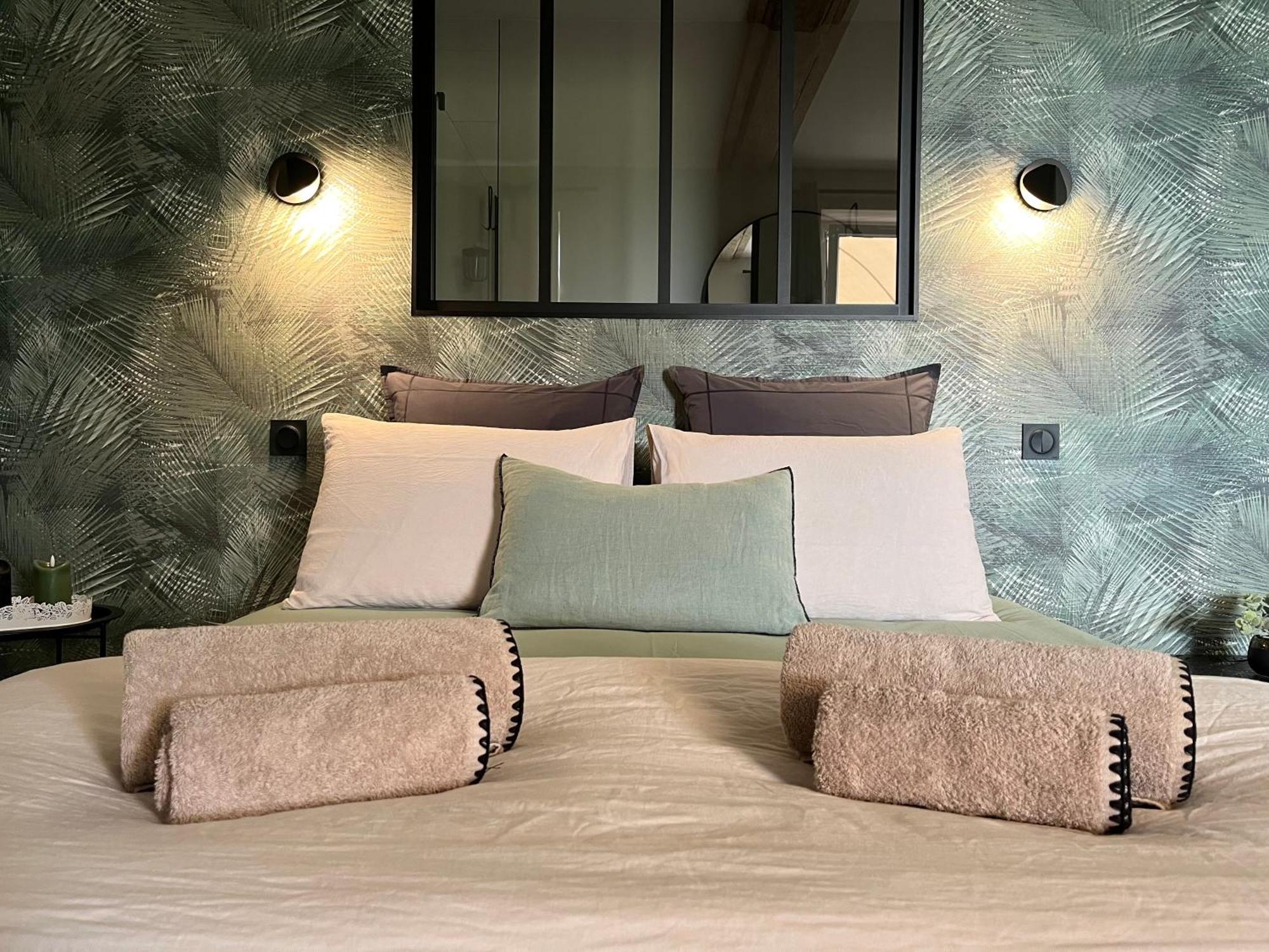 La Douce Halte - Gites Avec Spa Ou Sauna Saint-Ouen-Des-Toits Ngoại thất bức ảnh